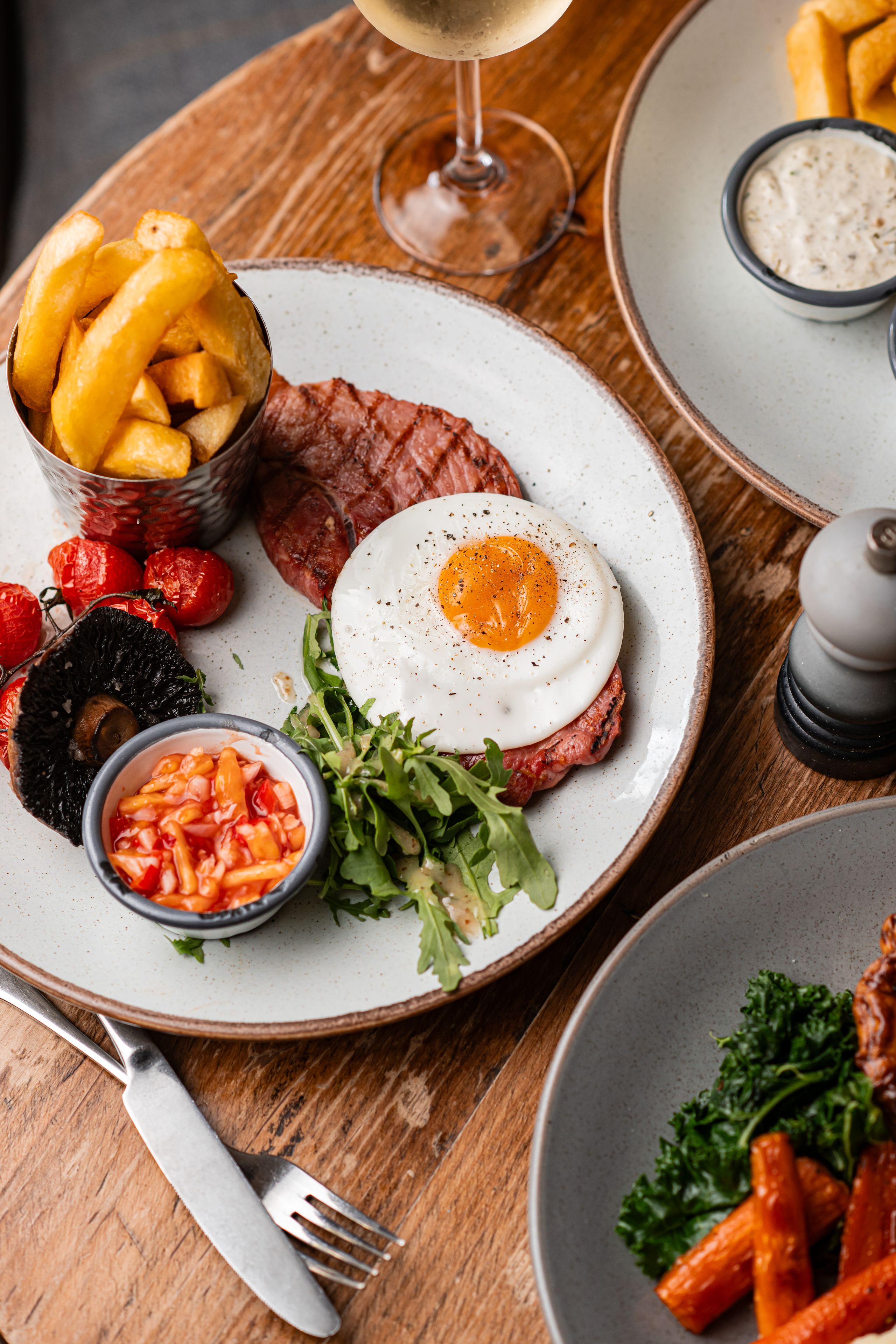Gammon, egg and chips
